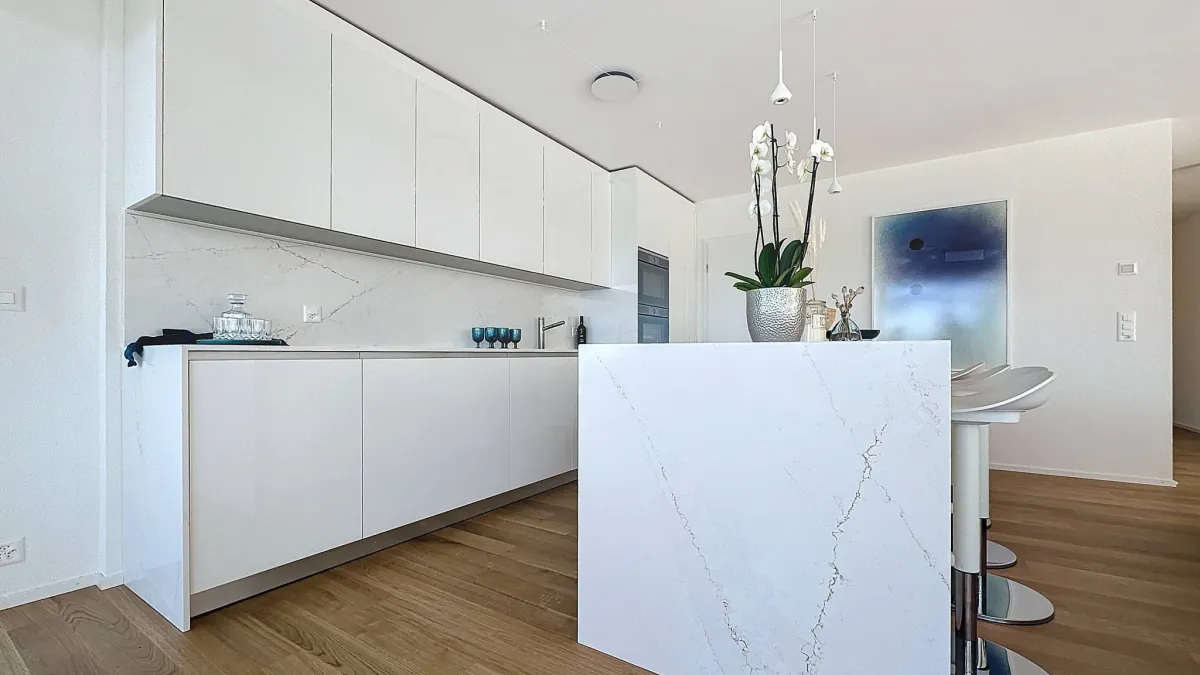 Appartement neuf de 5.5 pièces avec balcon couvert et rooftop terrasse