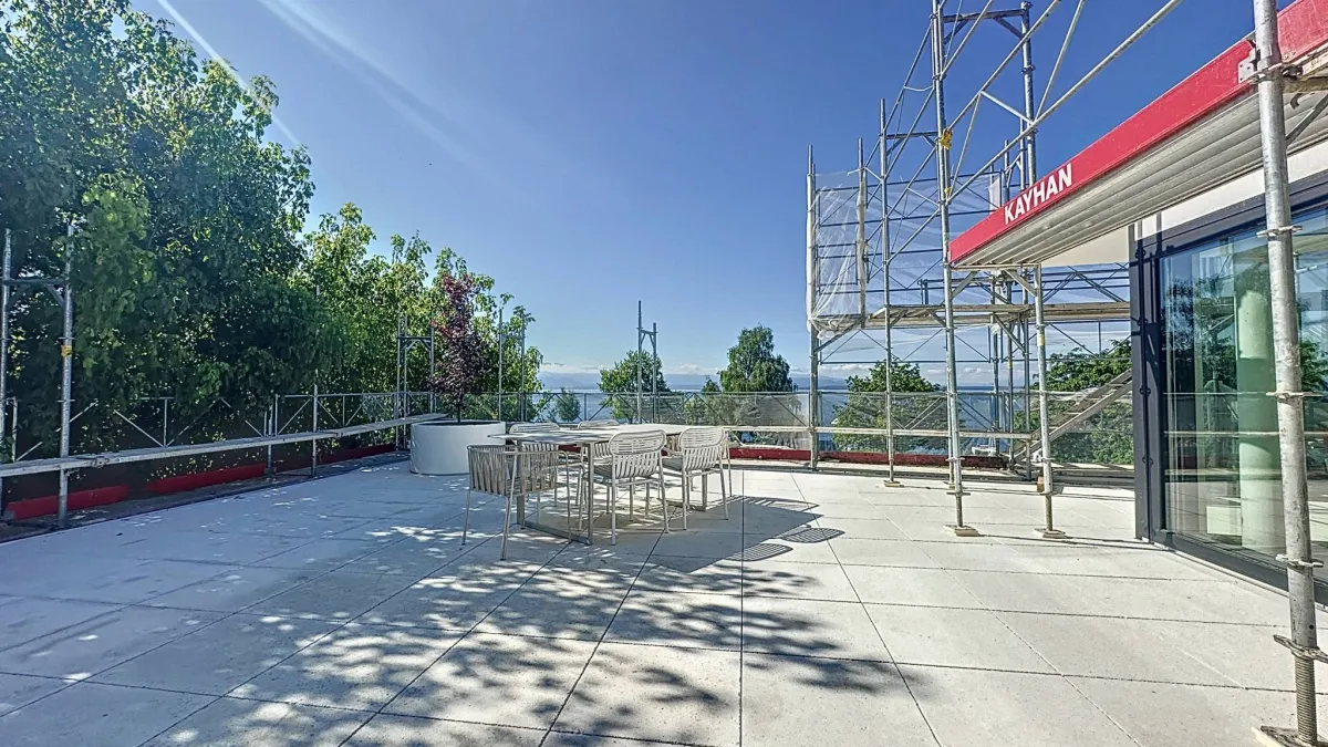 Appartement neuf de 5.5 pièces avec balcon couvert et rooftop terrasse