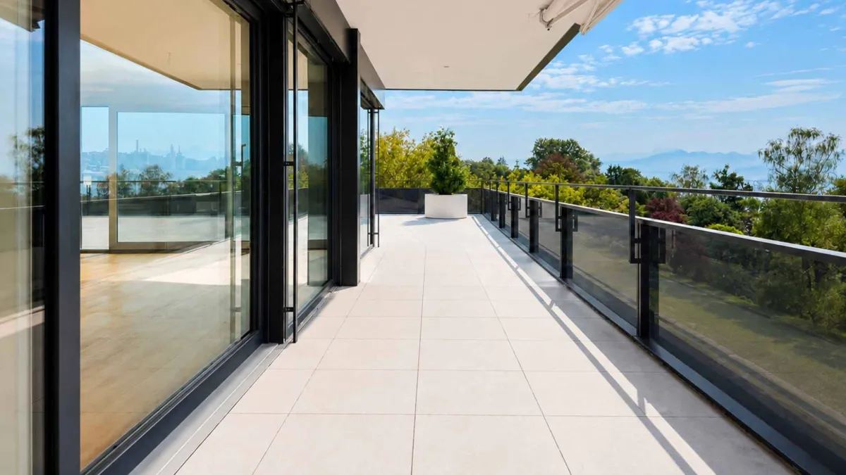 UNIQUE ! Attique neuf de 5.5 pièces bénéficiant d'un rooftop terrasse 