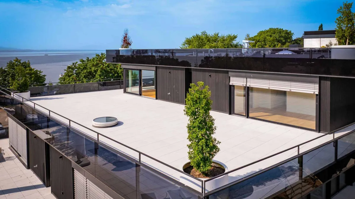 UNIQUE ! Attique neuf de 5.5 pièces bénéficiant d'un rooftop terrasse 