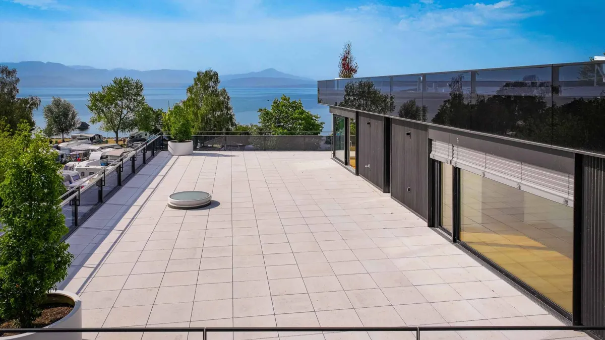 UNIQUE ! Attique neuf de 5.5 pièces bénéficiant d'un rooftop terrasse 