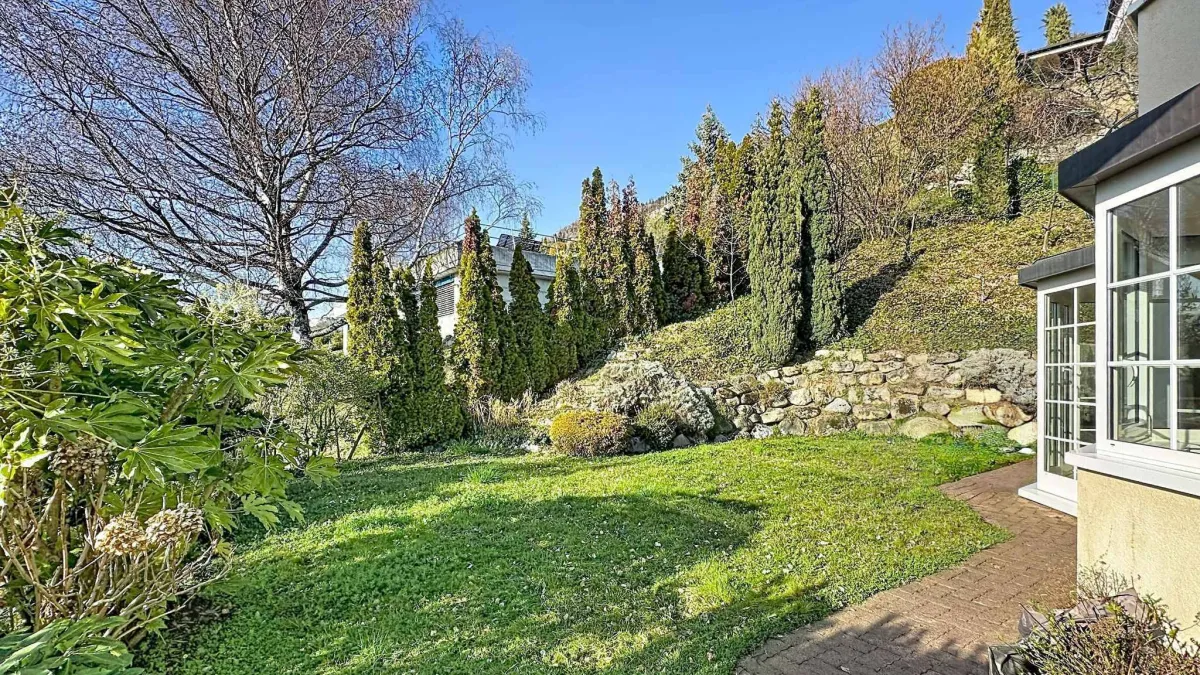 4.5 pièces de 147 m2 avec grande terrasse et jardin privatif