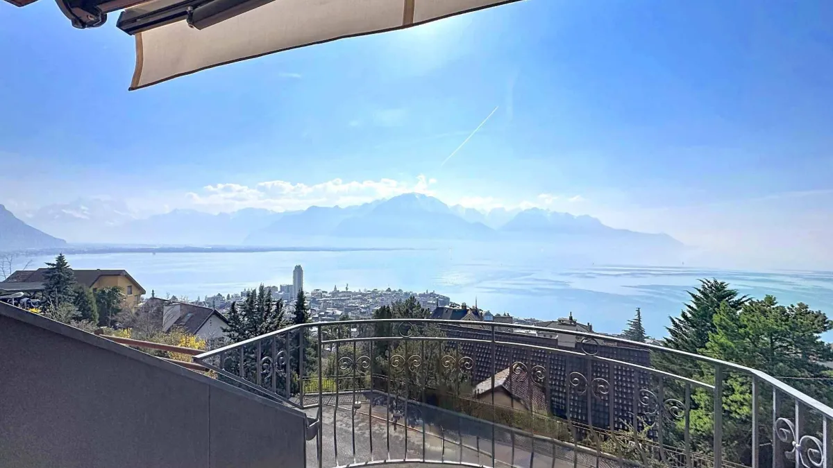 2 pièces de 66 m2 avec balcons + grande pièce annexe 