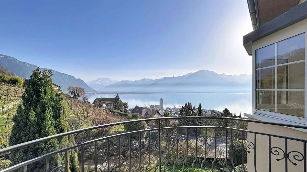 2 pièces de 66 m2 avec balcons + grande pièce annexe 