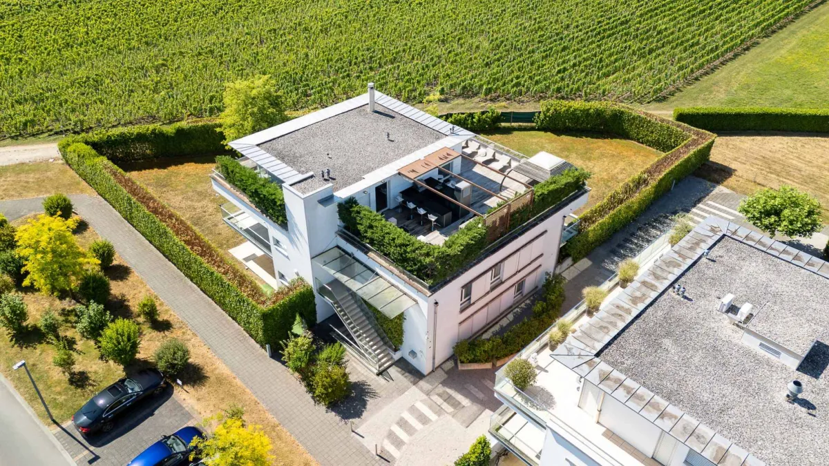 Somptueuse propriété avec piscine et vue panoramique sur le lac