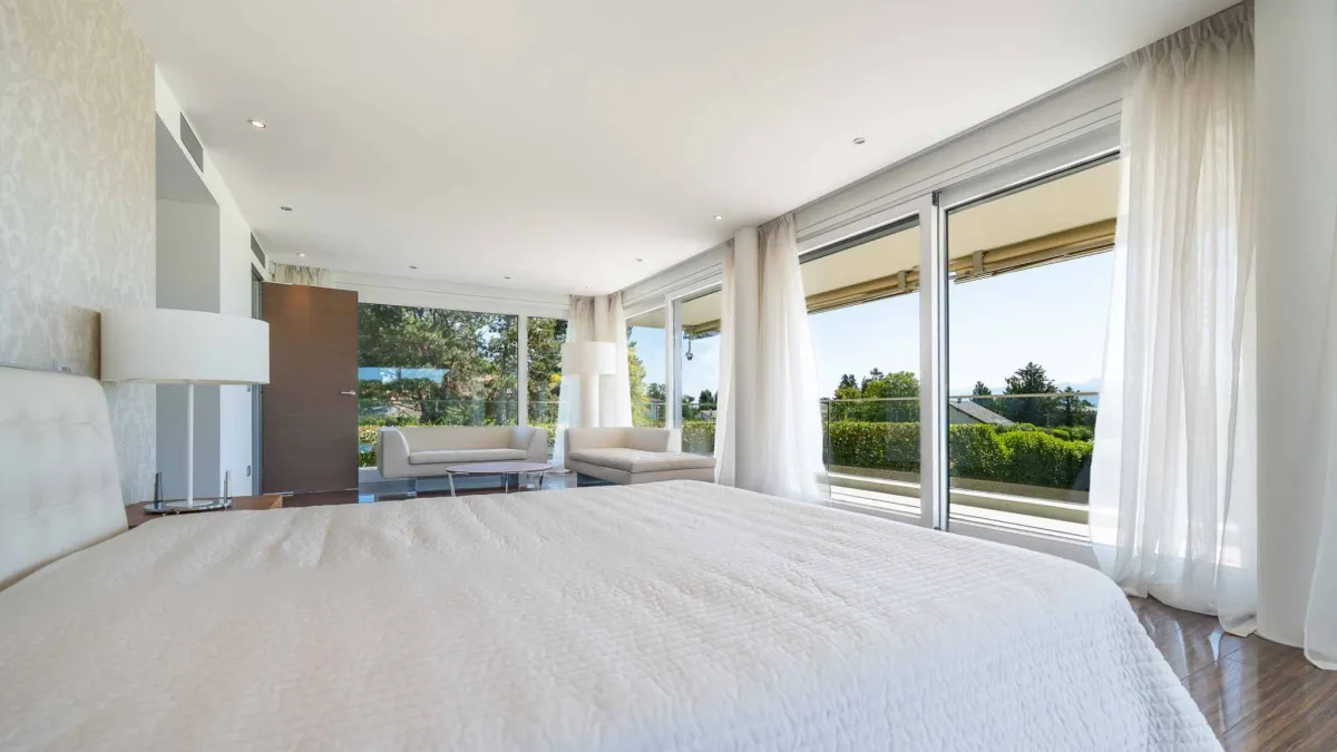 Somptueuse propriété avec piscine et vue panoramique sur le lac