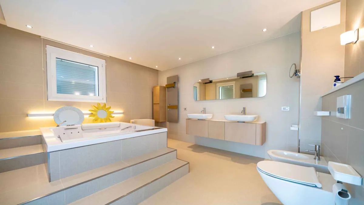 Somptueuse propriété avec piscine et vue panoramique sur le lac