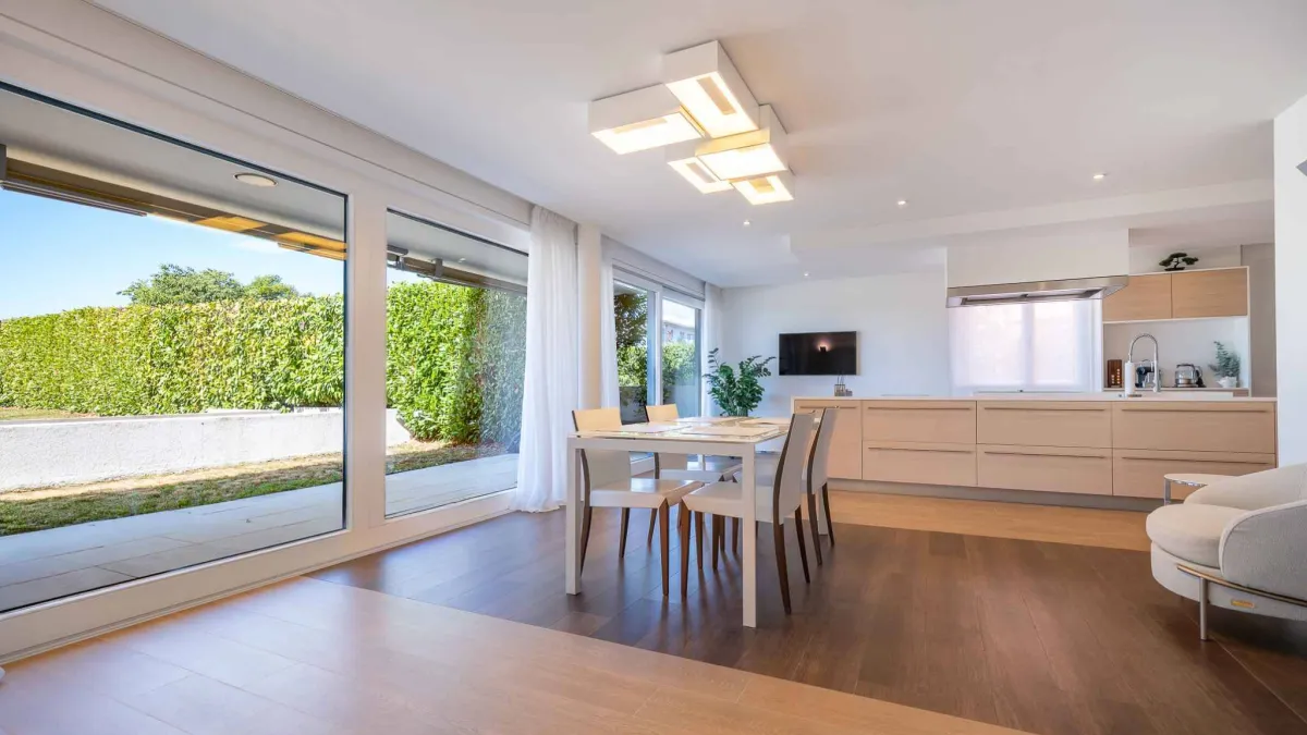 Somptueuse propriété avec piscine et vue panoramique sur le lac