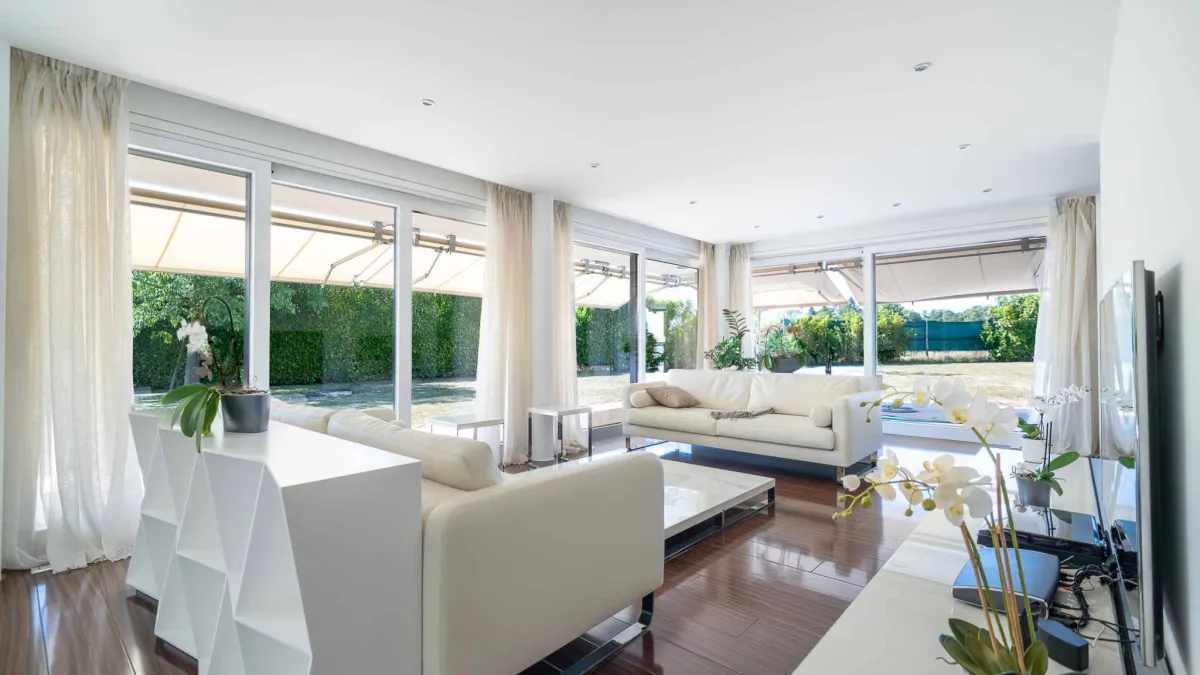 Somptueuse propriété avec piscine et vue panoramique sur le lac