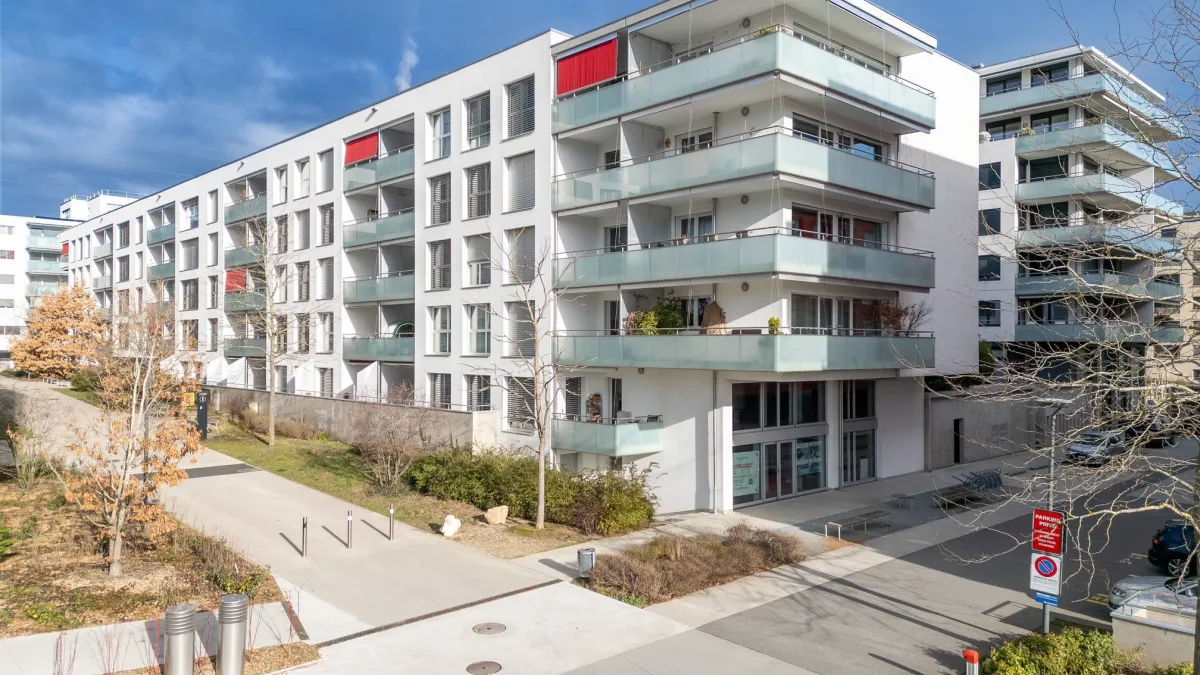 À louer de suite ou à convenir : Lumineuse arcade de 156 m² sur plusieurs niveaux