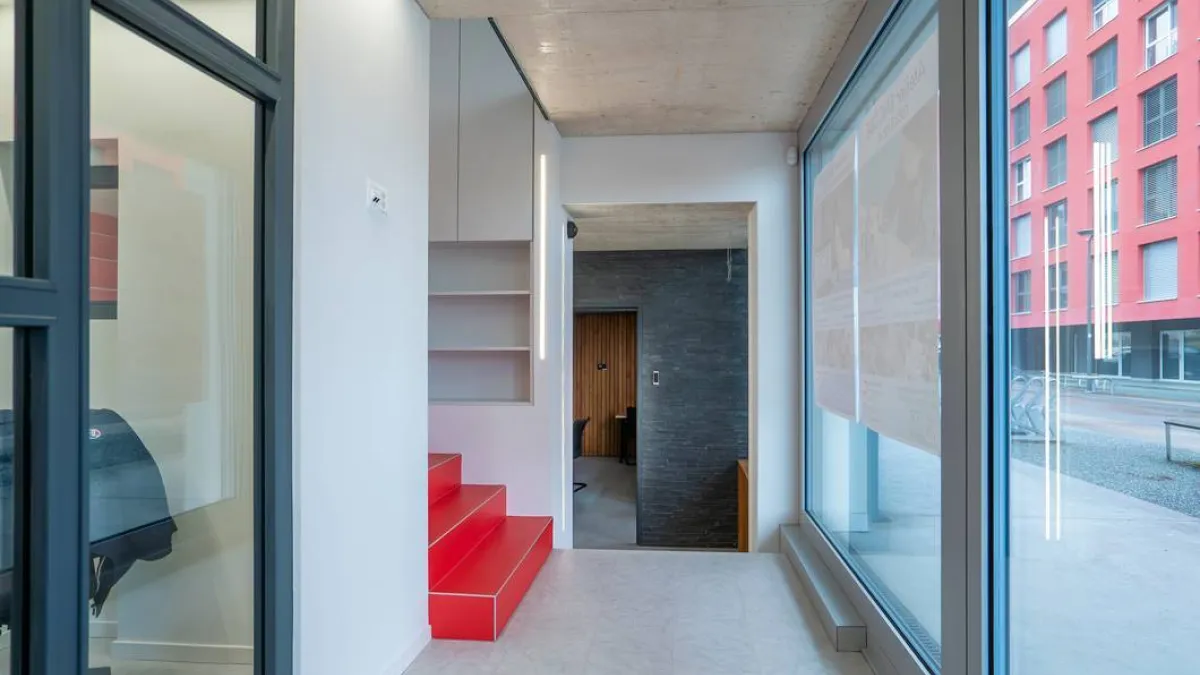 À louer de suite ou à convenir : Lumineuse arcade de 156 m² sur plusieurs niveaux