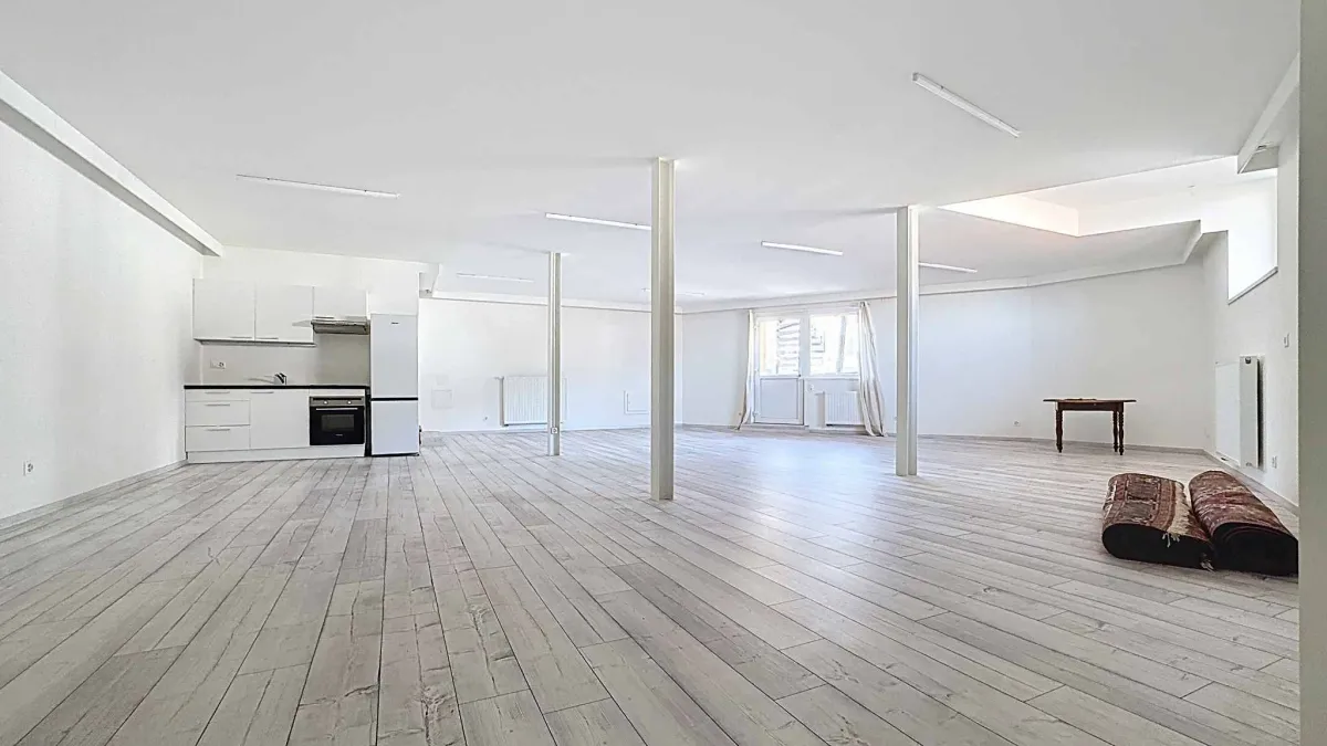 Spacieux loft de 102m2 au cœur du village