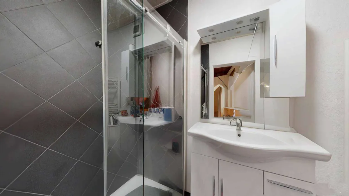 Appartement rénové avec cachet 