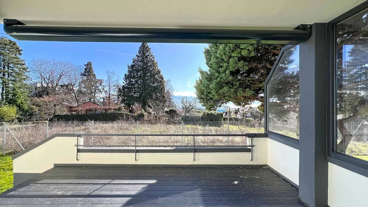 Spacieuse villa avec piscine - Vue lac -              Local indépendant aménagé 