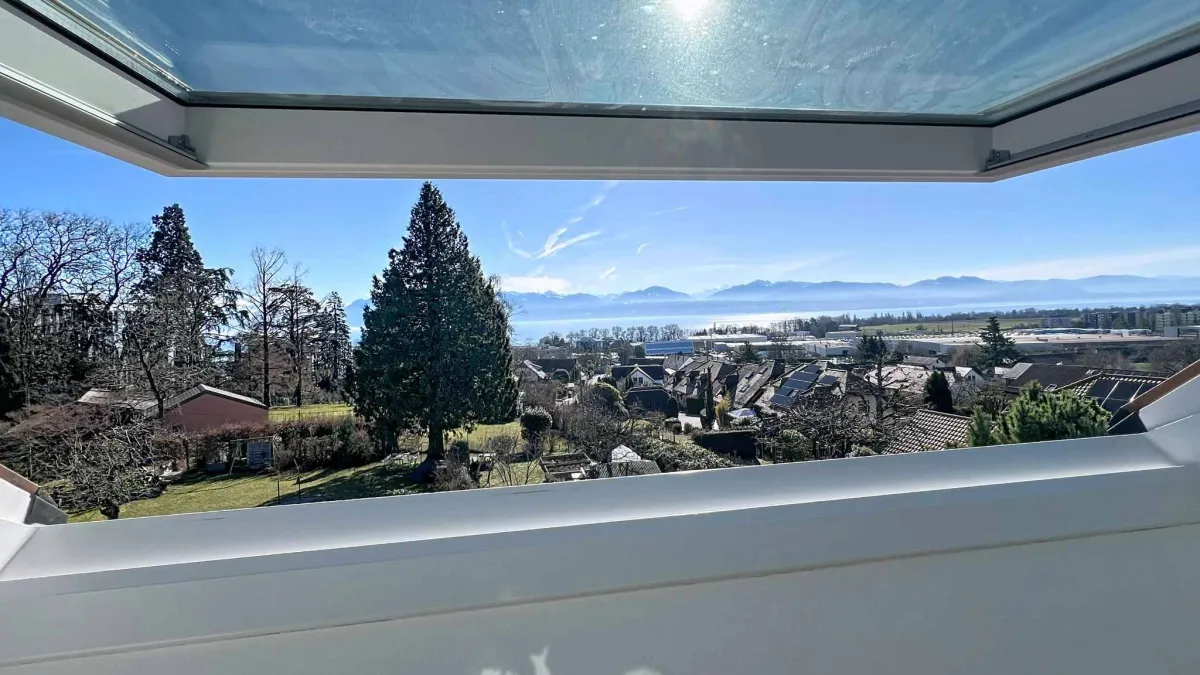 Spacieuse villa avec piscine - Vue lac -              Local indépendant aménagé 