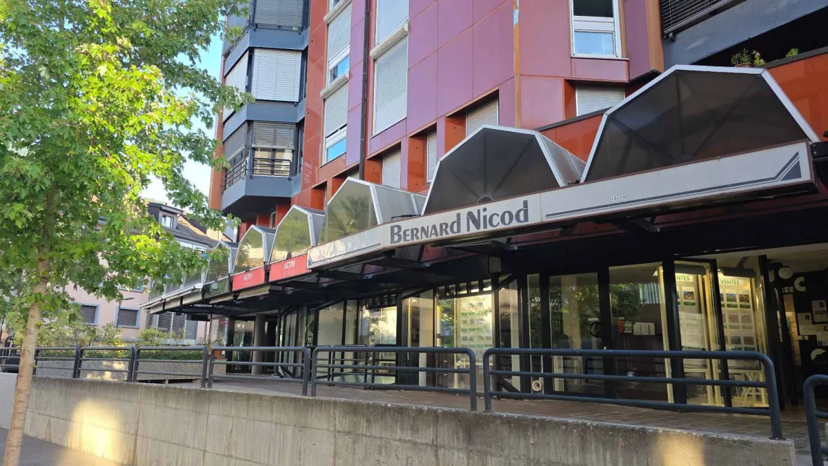 Bureau + dépôt  – Plein centre-ville