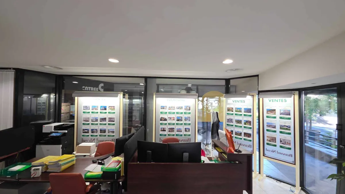 Bureau + dépôt  – Plein centre-ville