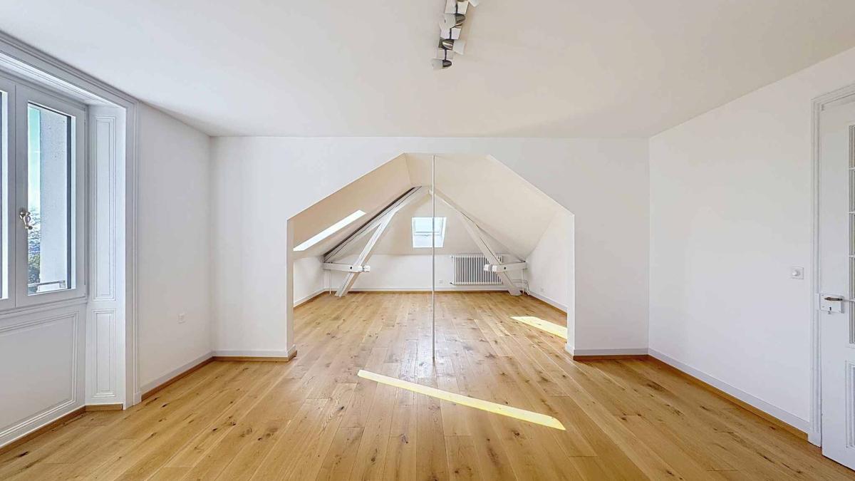 Superbe 2.5 p de 130 m2 hab. - Dernier étage