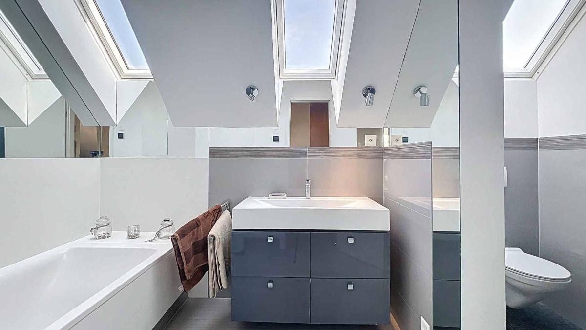 Belle maison rénovée avec goût - 5 chambres    Grand jardin 