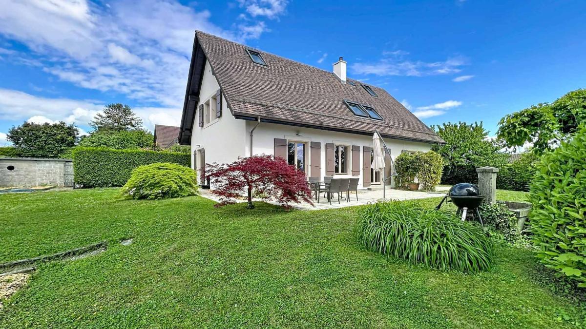 Belle maison rénovée avec goût - 5 chambres    Grand jardin 