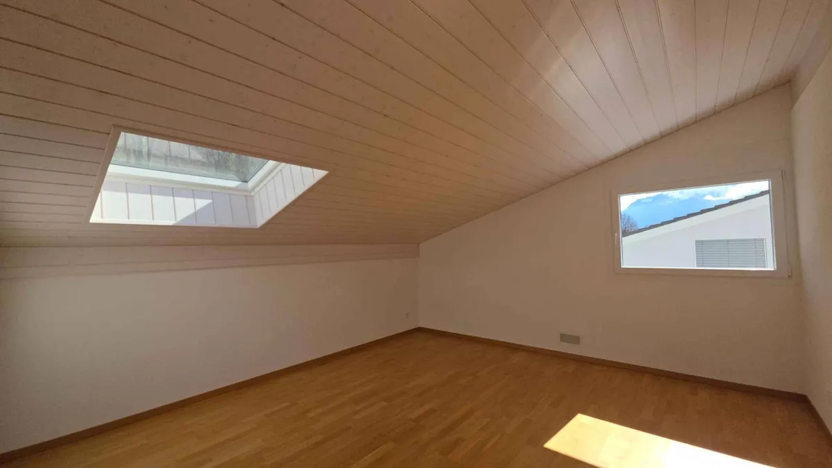 Attique spacieux et lumineux 2.5 pièces