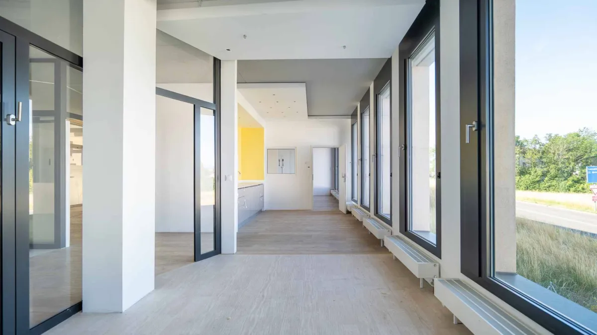 Situé entre l'EPFL et la Ville de Morges, belles surfaces de bureau avec grande hauteur