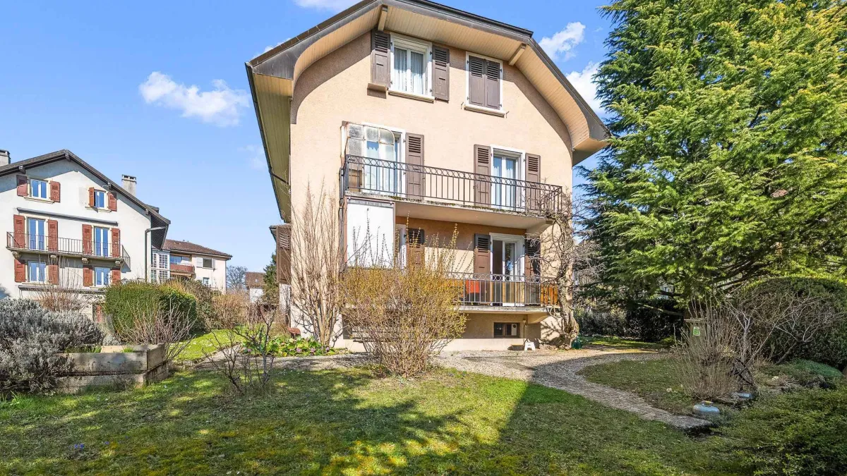 Appartement de 3.5 pièces &
espace indépendant sous combles