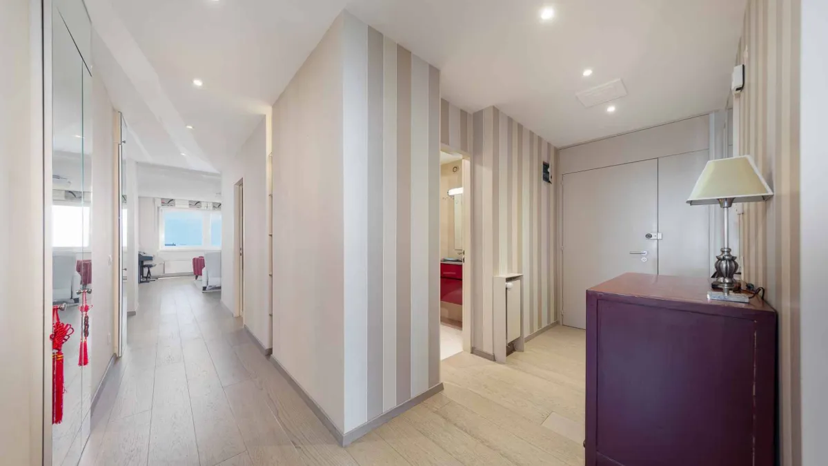 Appartement rénové de 5.5 pièces avec vue panoramique sur le lac et les montagnes