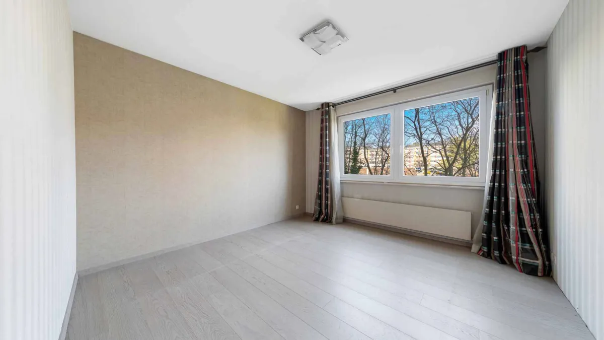 Appartement rénové de 5.5 pièces avec vue panoramique sur le lac et les montagnes