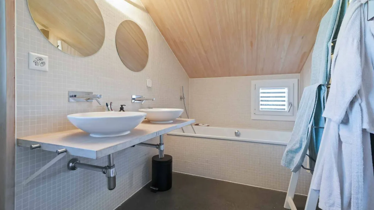 Belle maison avec vue lac et Mont-Blanc         4 chambres - Grand jardin
