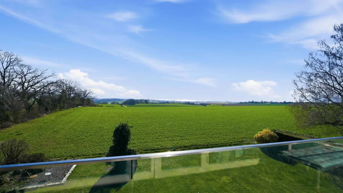 Belle maison avec vue lac et Mont-Blanc         4 chambres - Grand jardin