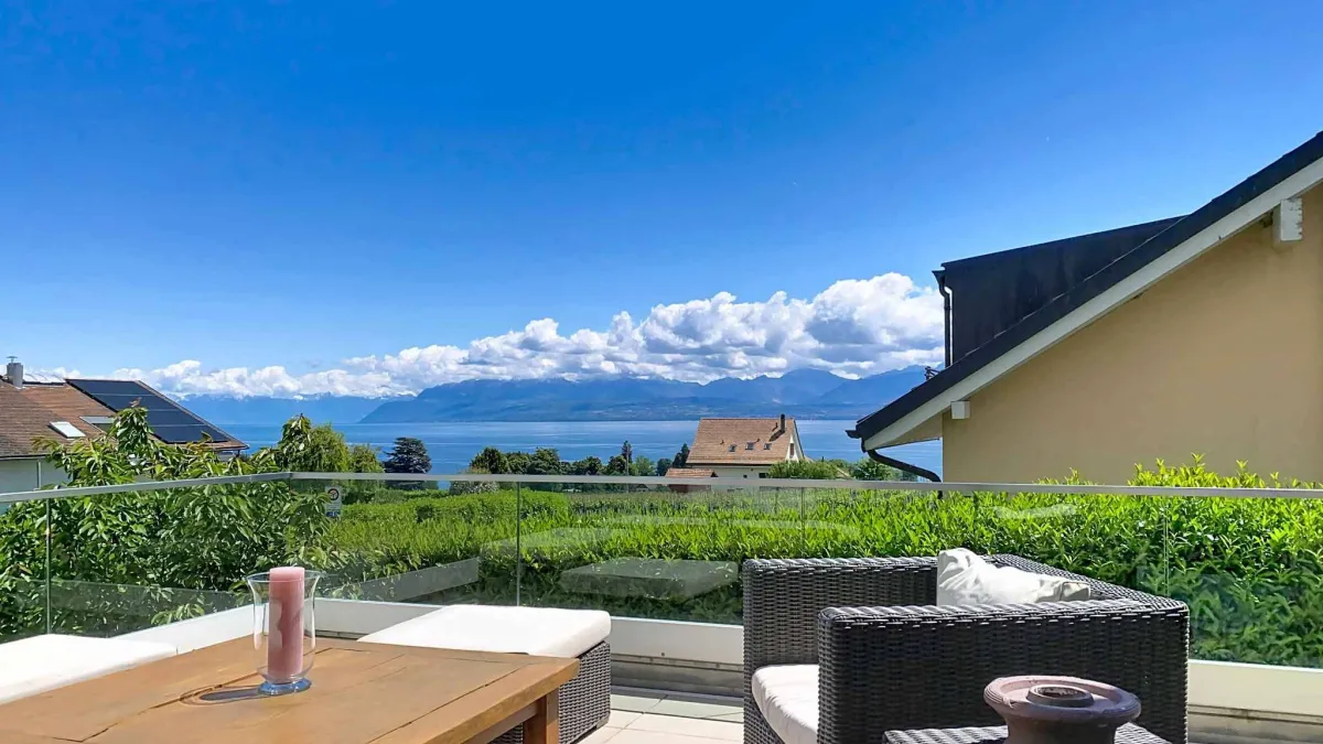 Propriété d’exception avec vue sur le lac et les Alpes