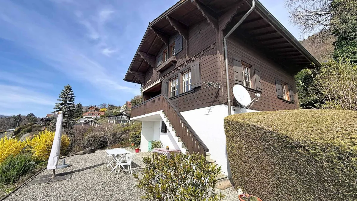 Beau chalet avec vue panoramique sur le lac