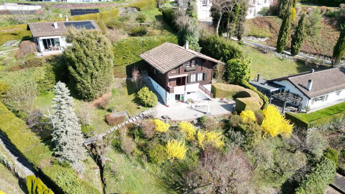 Beau chalet avec vue panoramique sur le lac