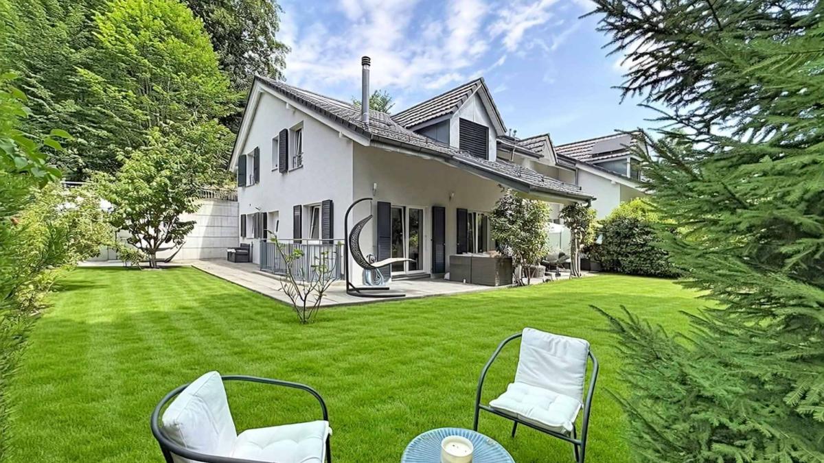 Villa mitoyenne lumineuse dans un environnement privilégié