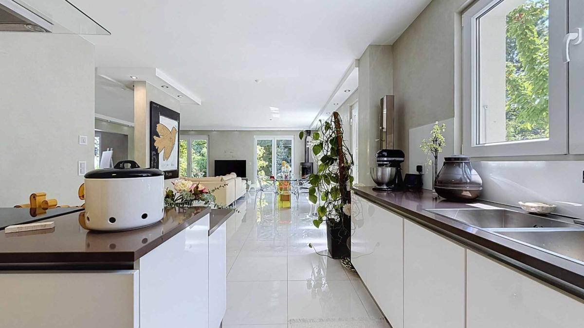 Villa mitoyenne lumineuse dans un environnement privilégié