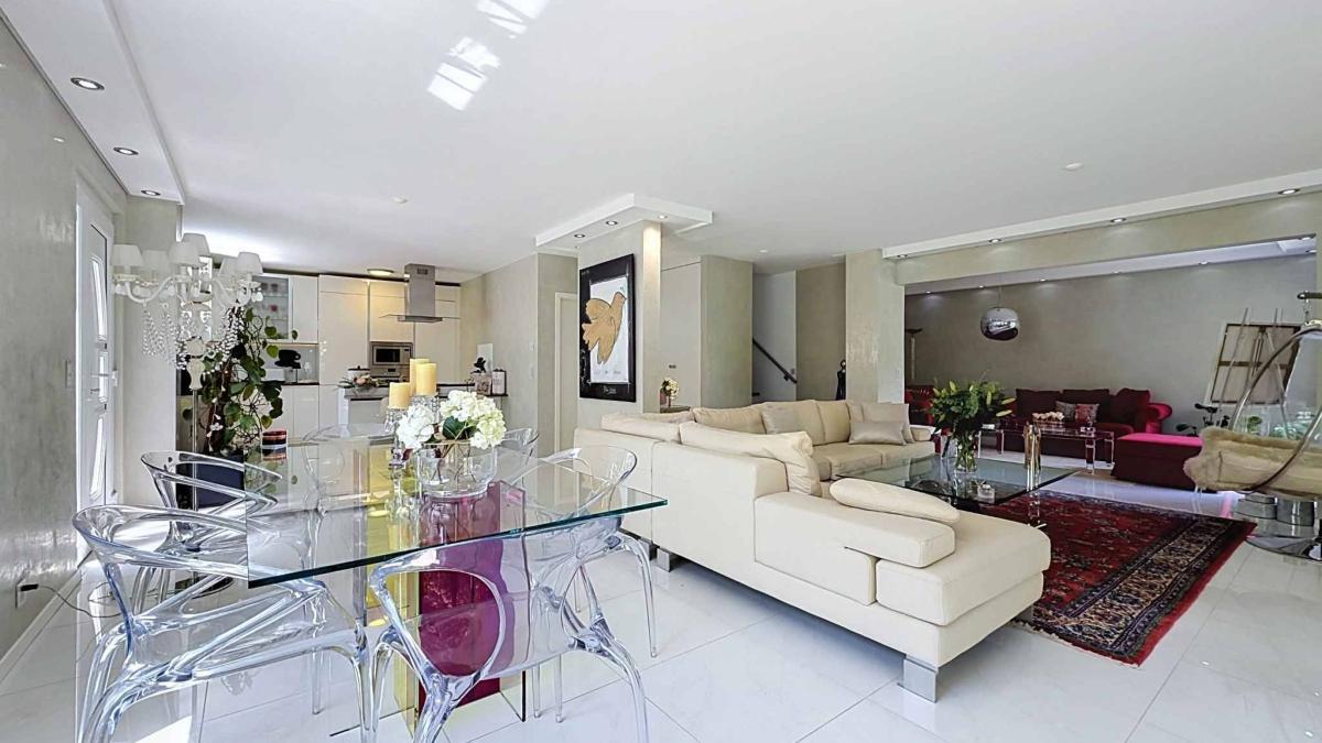 Villa mitoyenne lumineuse dans un environnement privilégié