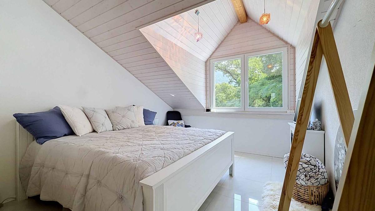 Villa mitoyenne lumineuse dans un environnement privilégié