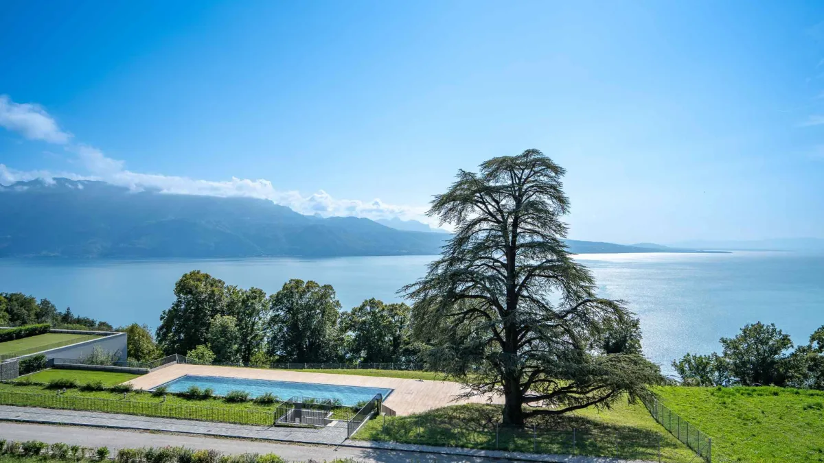 ATTIQUE NEUF DE STANDING 5.5 P VUE PLONGEANTE SUR LE LAC