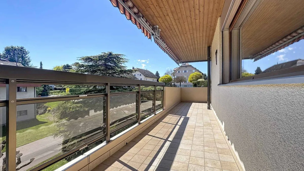 Élégant 4.5 pièces lumineux avec balcon d’angle