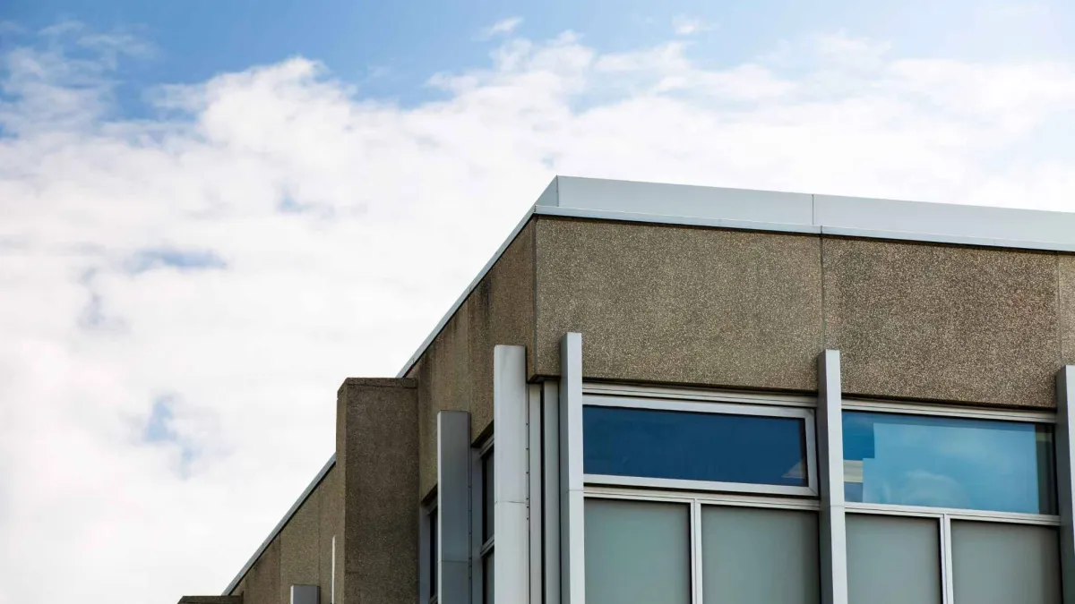 Bâtiment d''exploitation et administratif vide à vendre