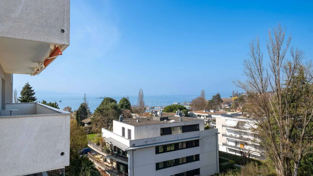 Superbe appartement rénové de 3,5 pièces avec vue sur le lac