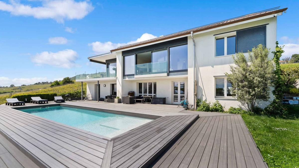 Exceptionnelle villa avec piscine et vue panoramique sur le lac 