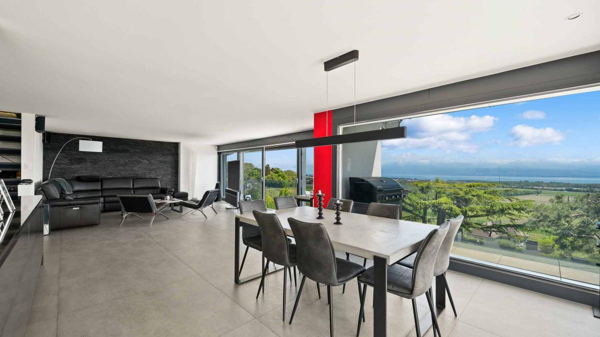 Exceptionnelle villa avec piscine et vue panoramique sur le lac 