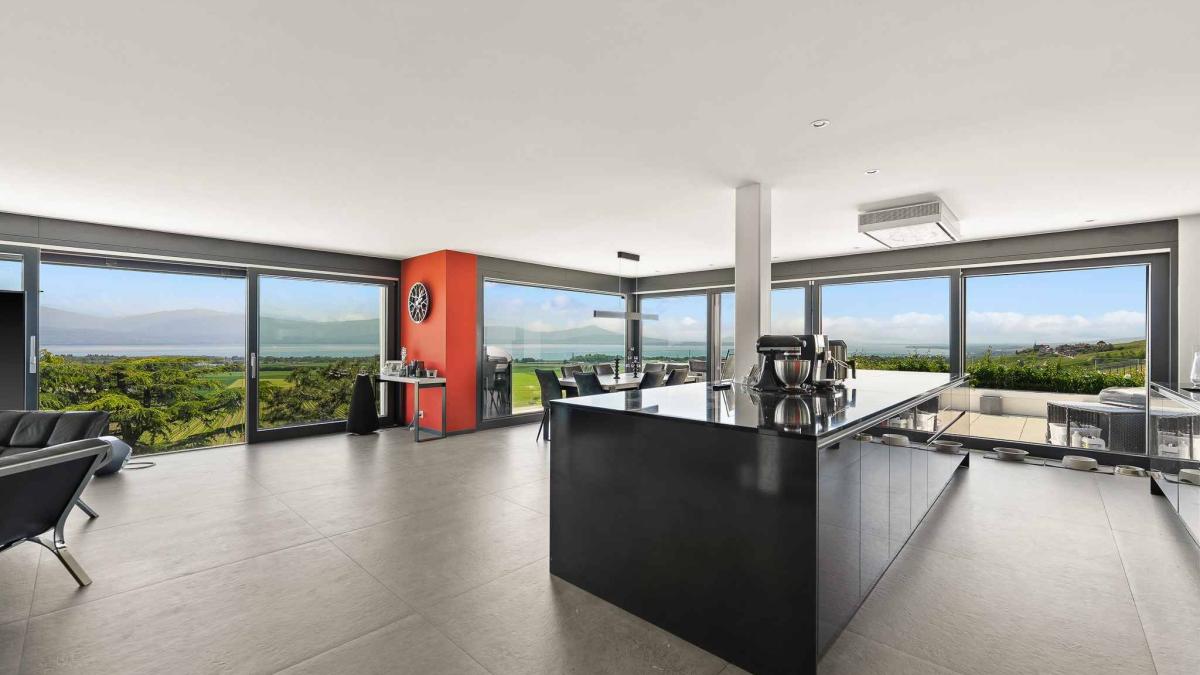 Exceptionnelle villa avec piscine et vue panoramique sur le lac 