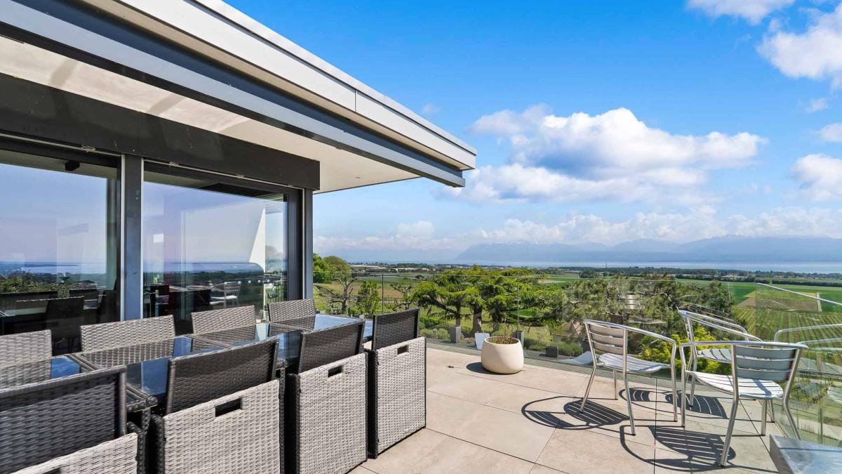 Exceptionnelle villa avec piscine et vue panoramique sur le lac 