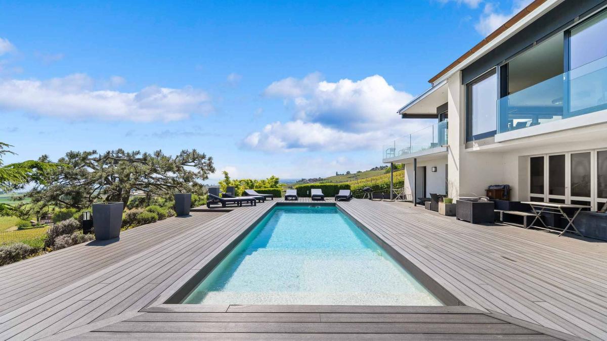 Exceptionnelle villa avec piscine et vue panoramique sur le lac 