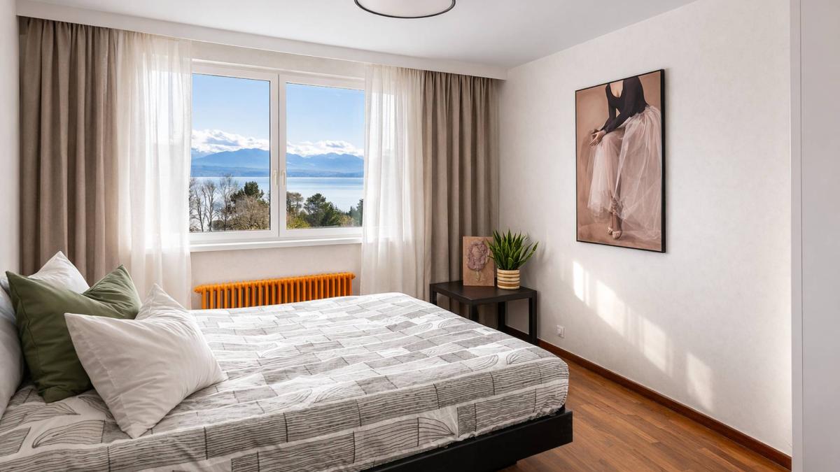 Villa baignée de lumière avec vue imprenable sur le lac