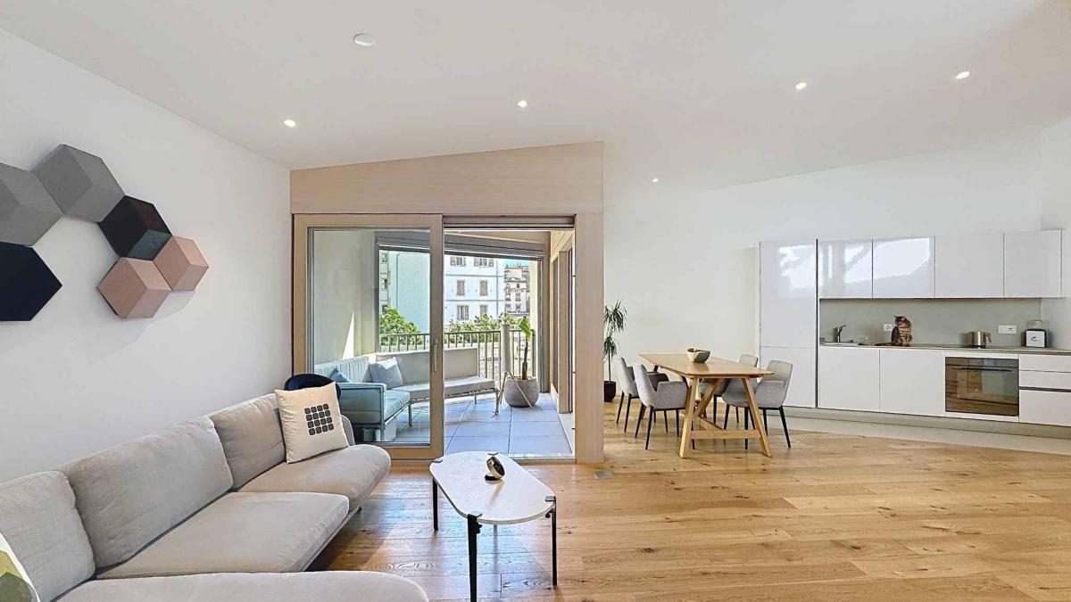 2.5 pièces Style Loft avec Loggia - Ultra Centré