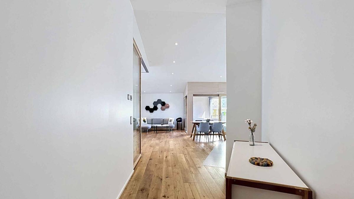 2.5 pièces Style Loft avec Loggia - Ultra Centré